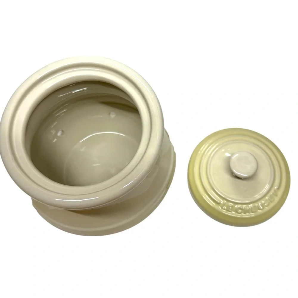 Le Creuset Stoneware Garlic Keeper - Picture 4 of 5